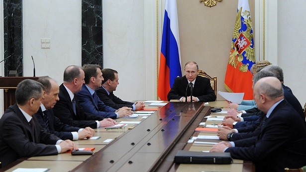 Putin hüquq-mühafizə orqanlarının rəhbərlərini topladı