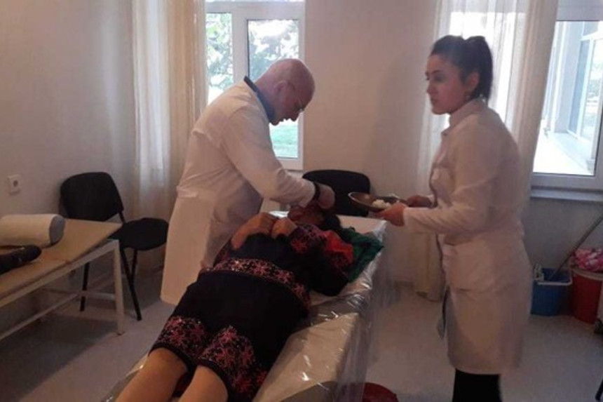 Kürdəmirdə avtomobil yolun kənarına aşıb, 4 nəfər xəsarət alıb - FOTOLAR
