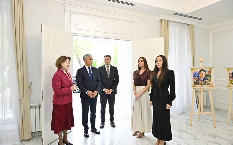 Leyla Əliyeva və Arzu Əliyeva Türk Mədəniyyəti və İrsi Fondunu ziyarət ediblər - FOTOLAR