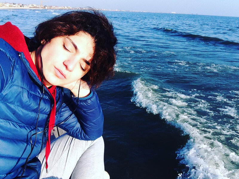 Bakıda başına dəmir düşüb ölən qızın FOTOSU