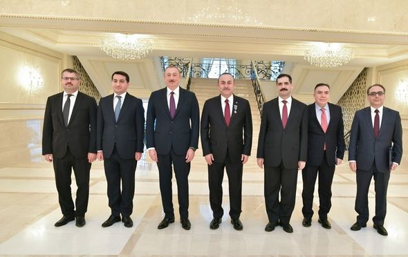 İlham Əliyev Türkiyənin Xarici İşlər nazirinin başçılıq etdiyi nümayəndə heyətini qəbul edib - FOTO