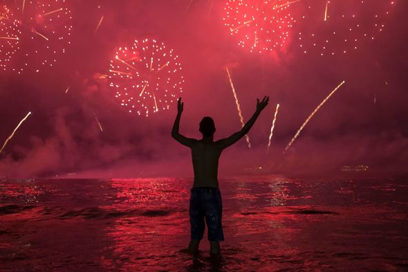 Dünya Yeni ili belə qarşıladı - FOTO