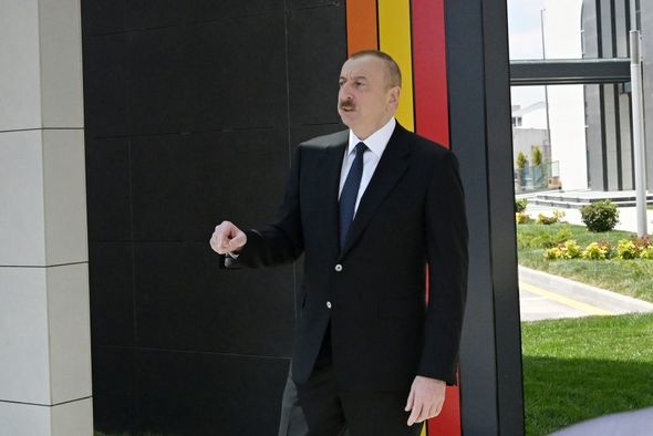 İlham Əliyev və Mehriban Əliyeva Bakıda DOST mərkəzinin açılışında - YENİLƏNİB + FOTO