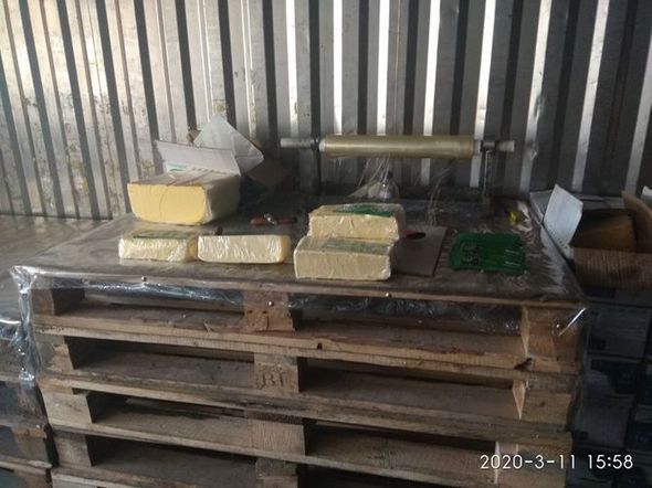 Bakıda bitki yağ spredinin kərə yağı kimi qablaşdırıldığı anbar aşklarlanıb