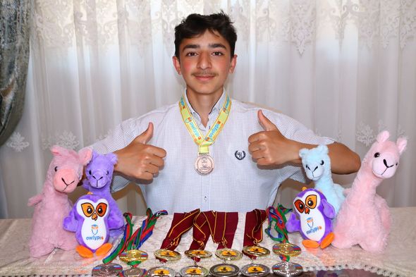 Şuşalı oğlan Dünya Alimlər Kubokundan 12 qızıl, dörd gümüş medal və xeyli alpaka qazanıb - FOTO