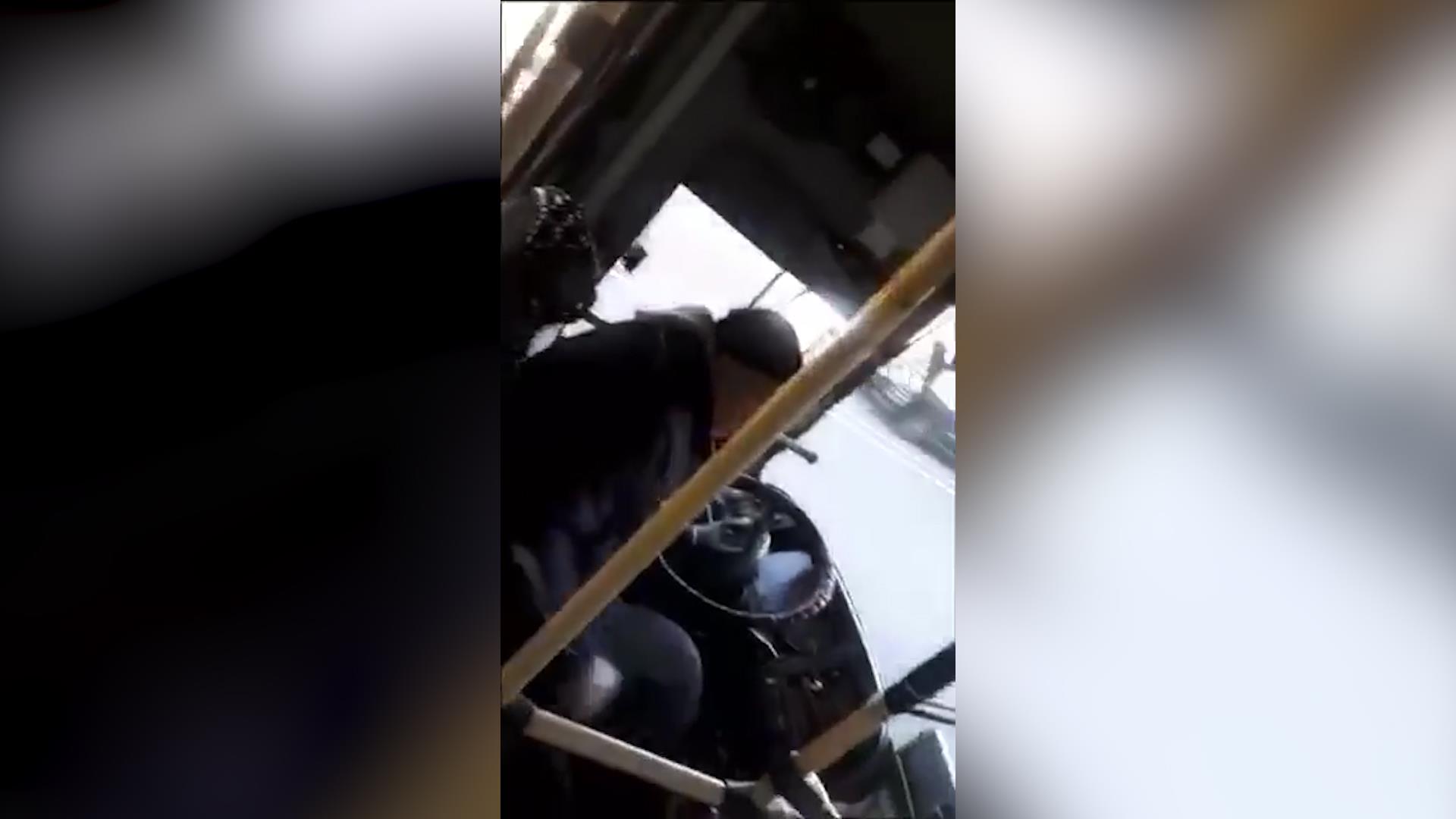 Bakıda avtobus sürücüləri "at oynadır" - VİDEO