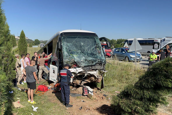 Türkiyədə avtobus qəzası: Onlarla yaralı var - FOTO