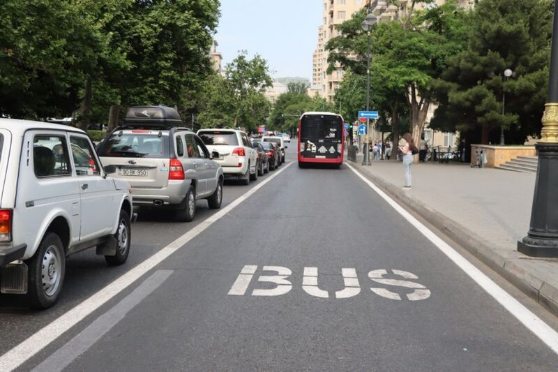 Qapını açmadı, əlil sərnişini döydü - Bakıda avtobus sürücüsü cəzalandırıldı