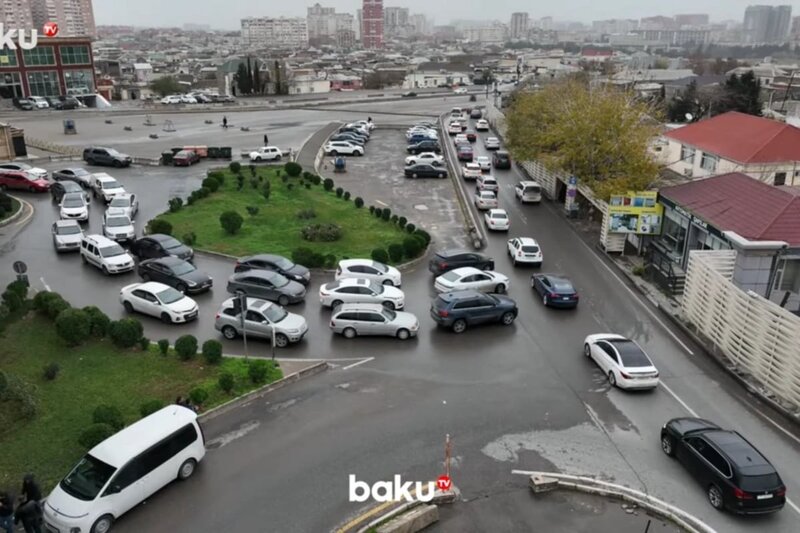 Azadlıq prospektinə gedən yolda sıxlıq yaradan inkişaf