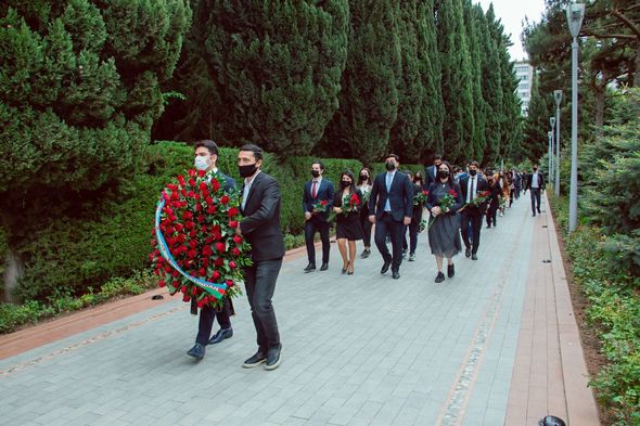 Davamçılar Fəxri xiyabanda və "Şöhrət" muzeyində olub - FOTO