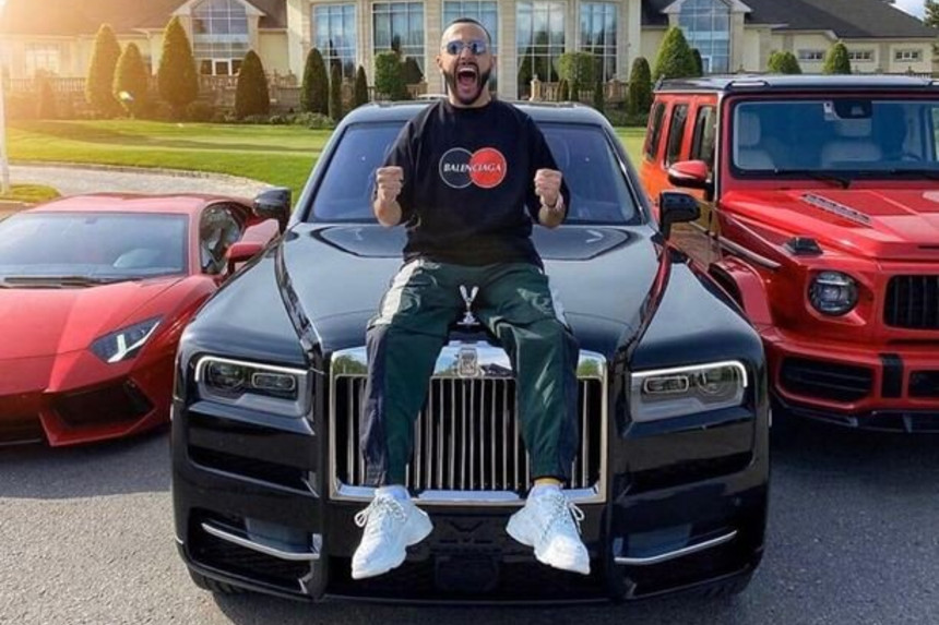 Azərbaycanlı bloqer özünə ən son model "Rolls-Royce" aldı