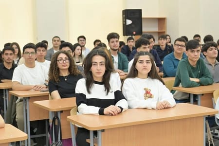 Emin Əmrullayev və Erol Özvar Türkiyə–Azərbaycan Universitetində tələbələrlə görüşüblər