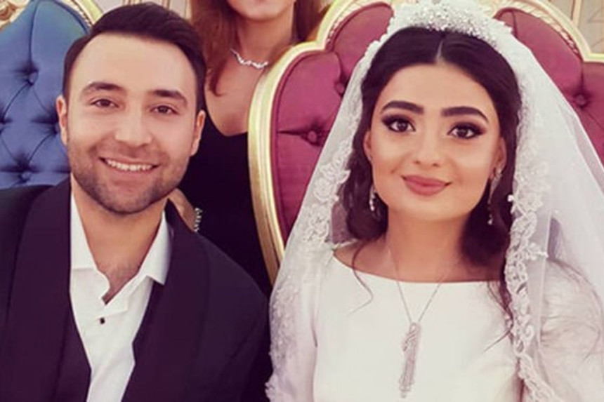 Azaddan həyat yoldaşına jest - FOTO