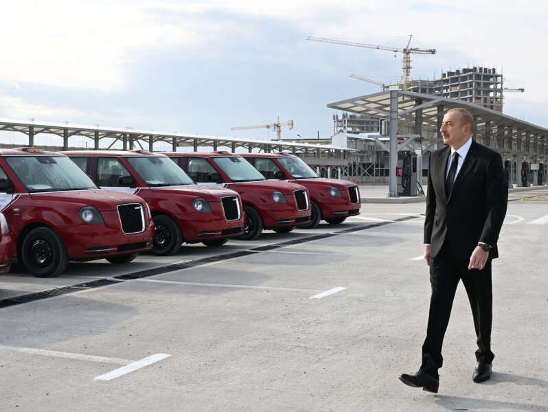 Prezident Zığ Elektrik Avtobus Parkının fəaliyyəti ilə tanış olub - FOTOLAR