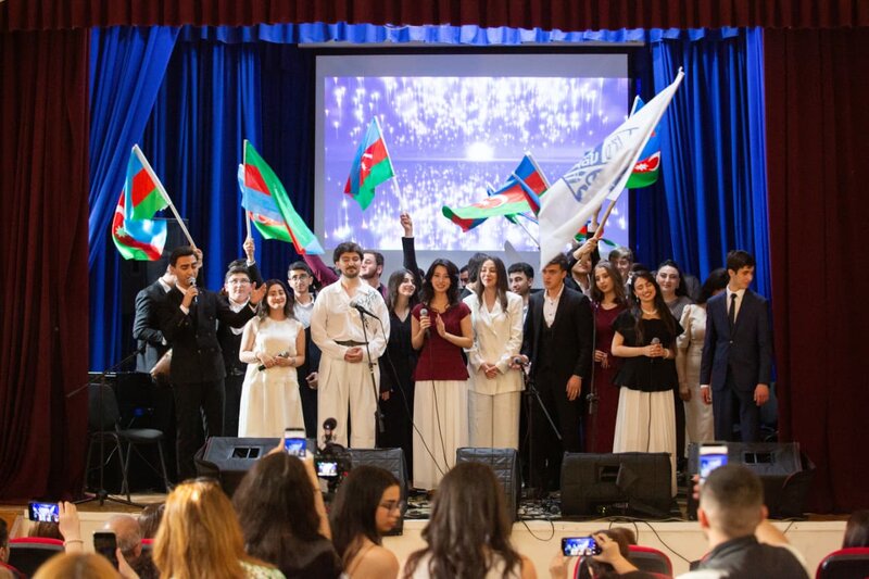 Humanitar Kollecdə təntənəli hesabat konserti keçirildi - FOTOLAR