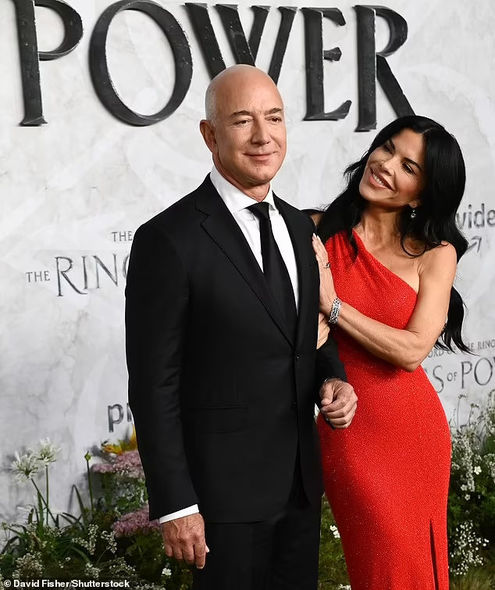 Ceff Bezos 25 illik evliliyinə son qoyan sevgilisi ilə tarixin ən bahalı serialının təqdimatında - FOTO/VİDEO