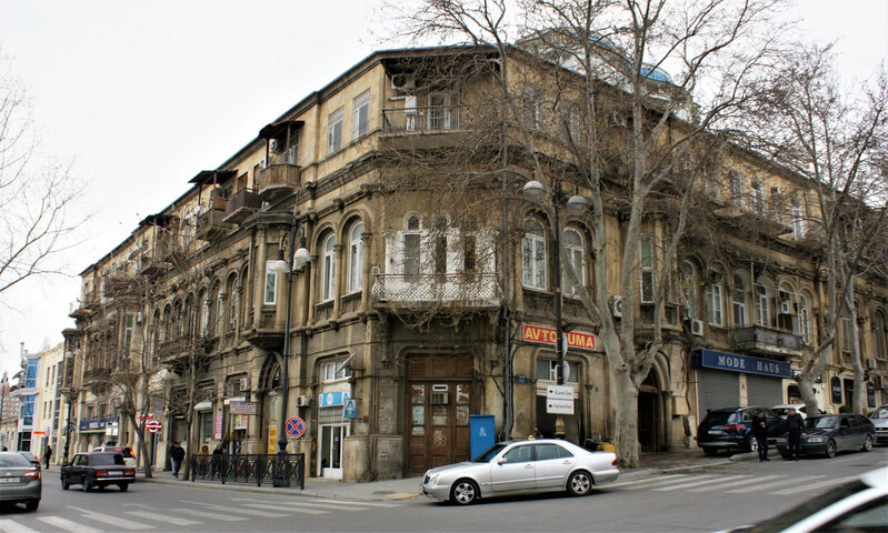 Bakıda tarixi bina sökülür