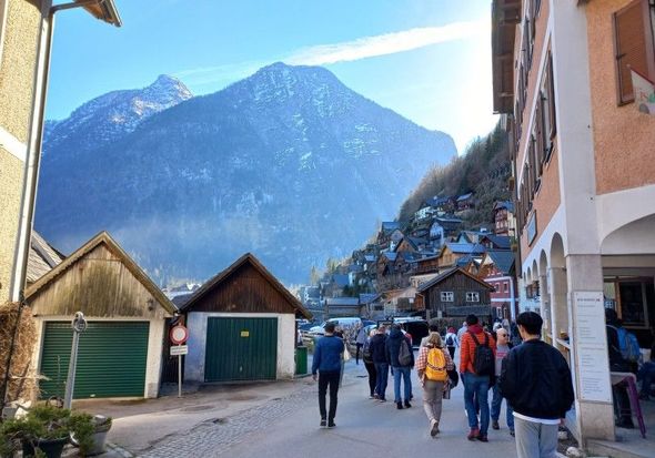 Alp dağları, dağ gölü, zəncəfilli nağıl evlər: Dünyanın ən gözəl kəndindən REPORTAJ - FOTO