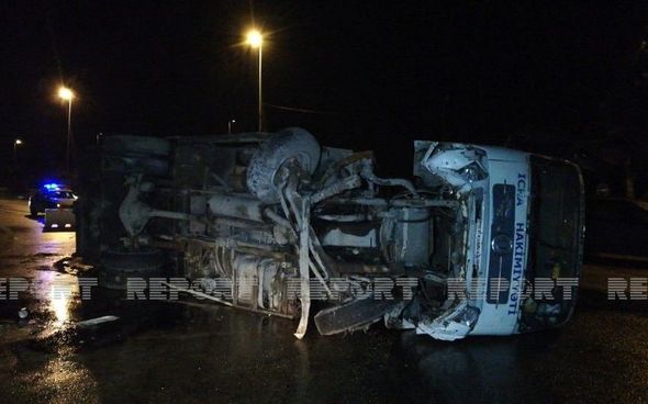 "Saray" postunda yük maşını aşıb – FOTO