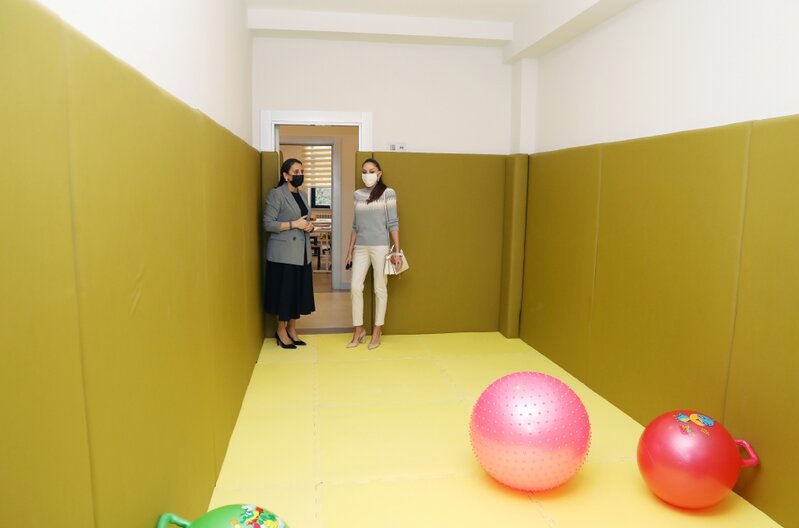 Birinci xanım Mehriban Əliyeva qızları ilə açılışa qatıldı - FOTOLAR