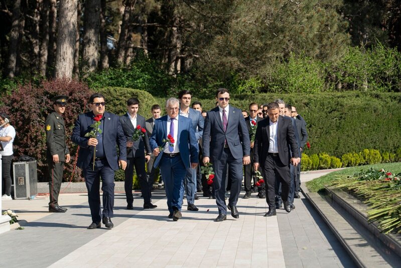 İCMA üzvləri Fəxri xiyabanı ziyarət etdilər - FOTO