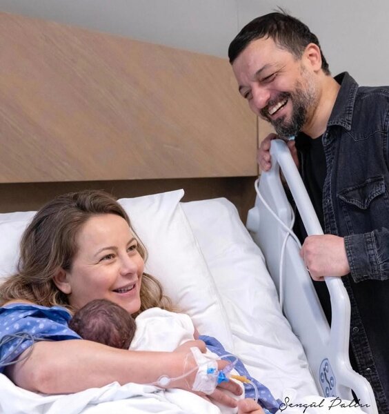 Məşhur aktrisa ana oldu - FOTOLAR