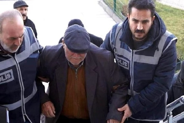 Sumqayıtda dəhşət: 85 yaşlı kişi məktəblini bıçaqladı