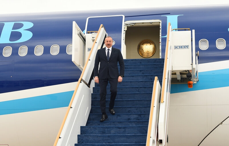 Prezident İlham Əliyev Birləşmiş Ərəb Əmirliklərinə işgüzar səfərə gedib - FOTO