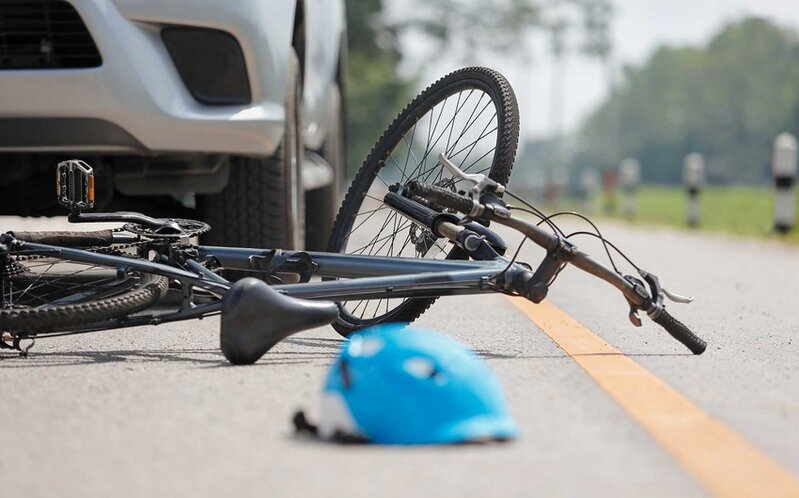 Maşın velosipedçini vuraraq öldürdü