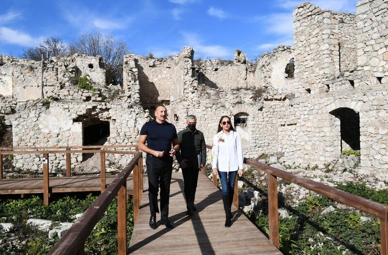 Dövlət başçısı Şuşada üç məsciddə aparılan bərpa işləri ilə tanış olub - FOTOLAR