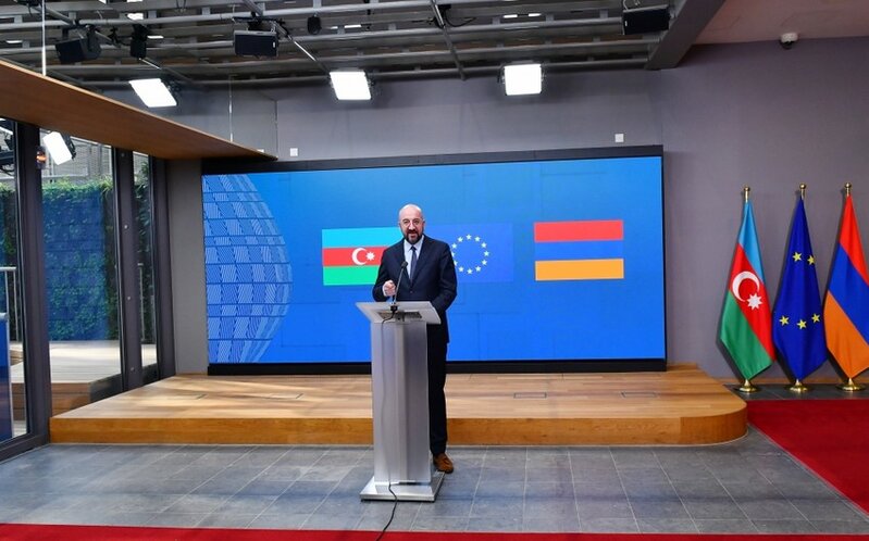 Azaraq qarşı tərəfə keçən hərbçilər azad edilməlidir