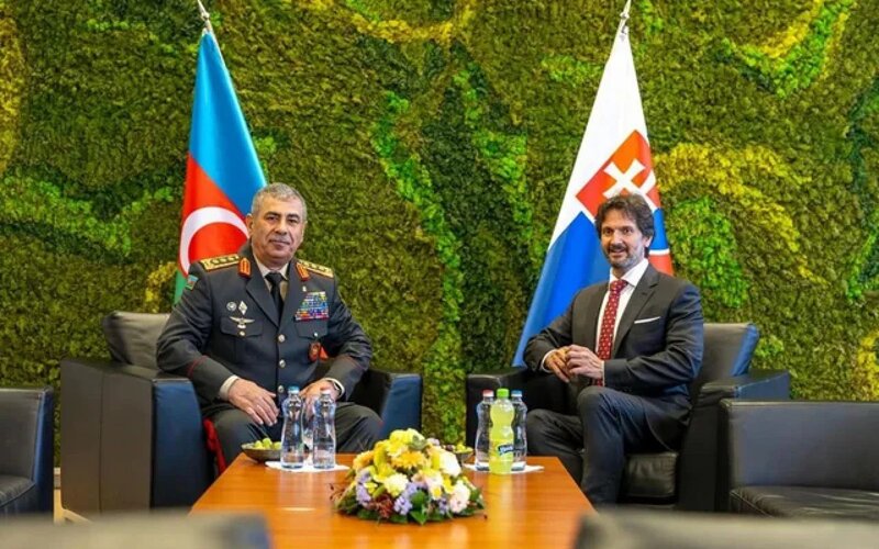 Azərbaycan-Slovakiya hərbi əməkdaşlığının vəziyyəti müzakirə edildi
