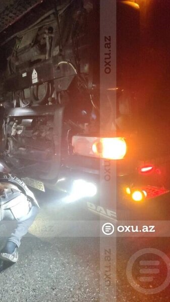 Kürdəmirdə ağır qəza - Yük maşını avtobusa çırpıldı - FOTO