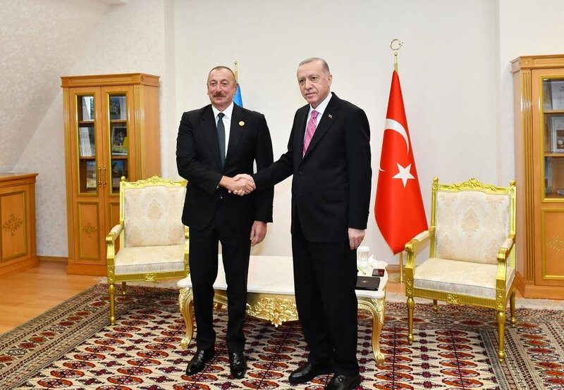 İlham Əliyev Aşqabadda Rəcəb Tayyib Ərdoğanla görüşüb