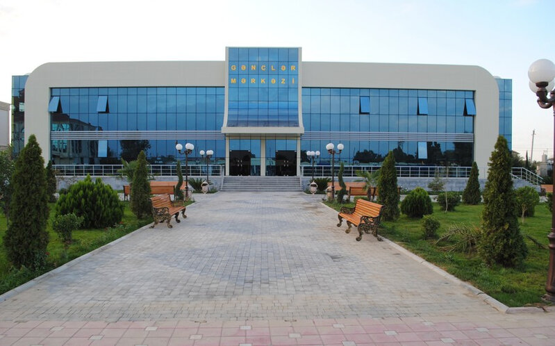 İşə qəbul üçün rüşvət alan müəssisə direktoru həbs edildi
