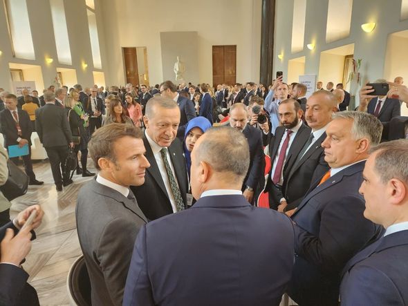 Azərbaycan, Türkiyə və Ermənistan liderlərinin qeyri-rəsmi görüşündən görüntülər - VİDEO