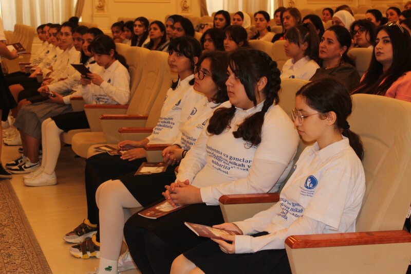 Abşeronda erkən nikah hallarının qarşısının alınması məqsədi ilə maarifləndirici tədbir keçirildi - FOTOLAR
