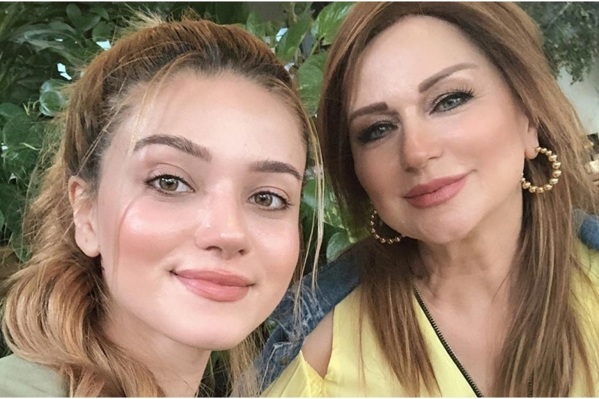 Xalq artistinin qızı magistraturaya qəbul oldu