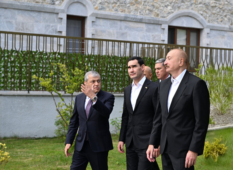 Prezidentlər Şuşada inşa edilmiş birinci yaşayış kompleksində - Fotolar