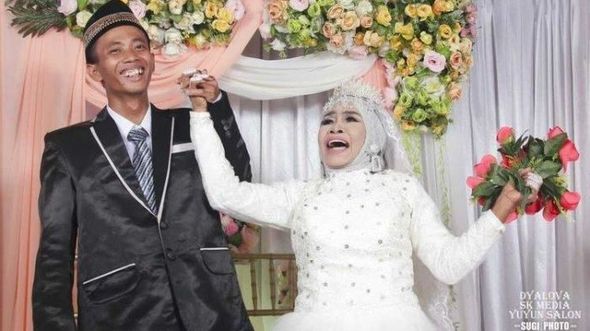 23 yaşlı gənci övladlığa götürdü, sonra ona ərə getdi - FOTO