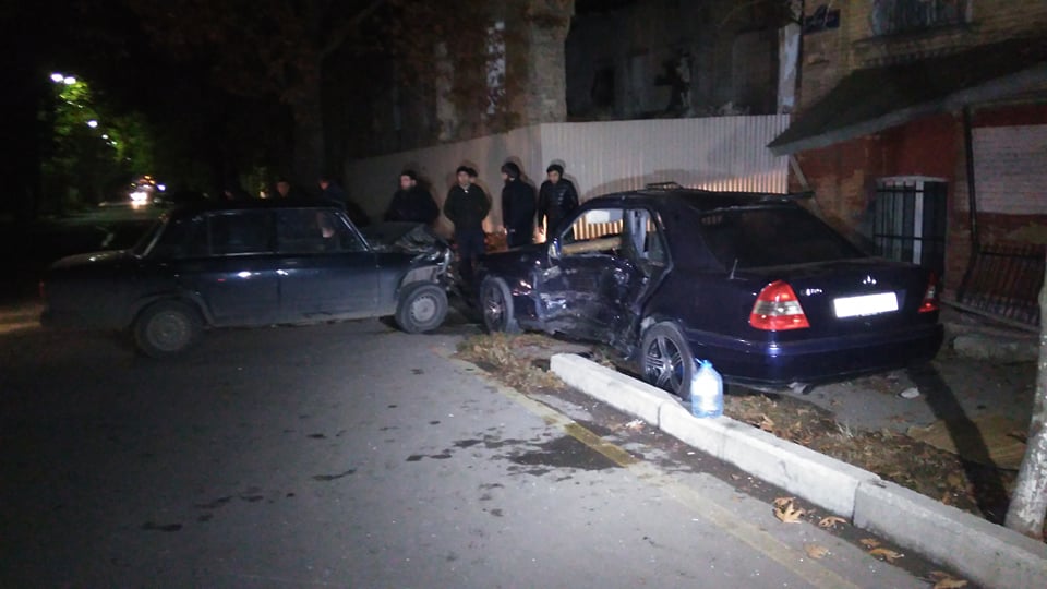Gəncədə yüksək sürət səbəbindən baş verən qəzada xəsarət alanların kimliyi bəlli oldu - YENİLƏNİB+FOTO