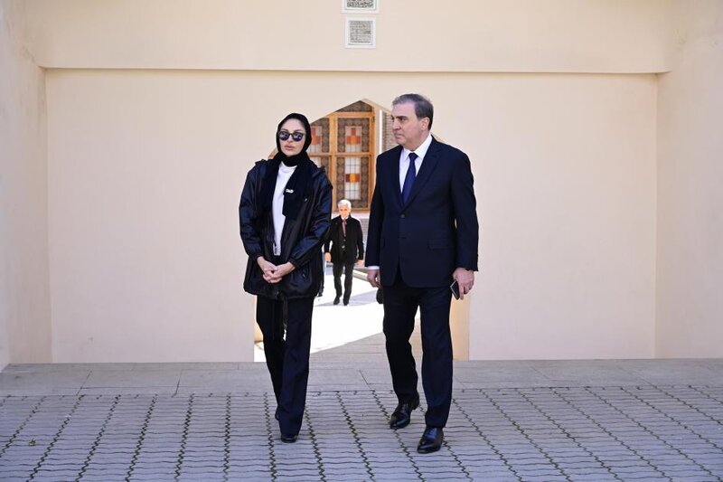 Mehriban Əliyeva ilə qızlarına 