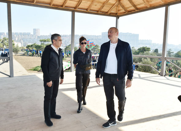 İlham Əliyev və Mehriban Əliyeva ağacəkmə aksiyasında - FOTO