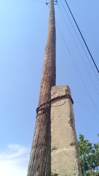 Oxu.Az işıqlandırdı, Qusarda keçən əsrdən qalmış elektrik dirəkləri dəyişdirildi - FOTO