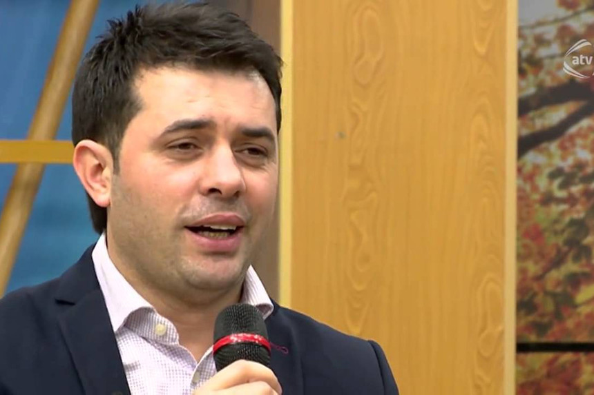 "Uşaqlarıma alimentdən çox pul verirəm"
