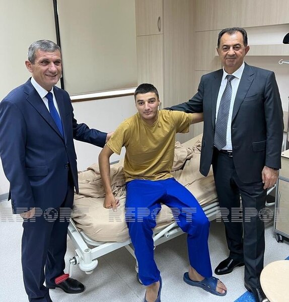 Yaralı əsgərlər hospitalda ziyarət ediliblər - FOTOLAR