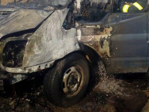 Bakıda "Ford" yanaraq kül oldu