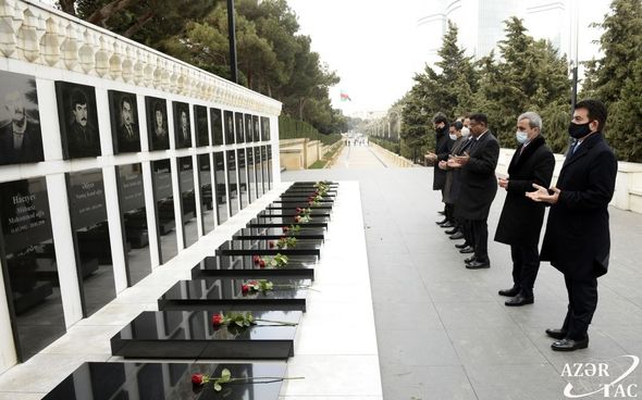 ICESCO-nun Baş direktoru Fəxri xiyabanı və Şəhidlər xiyabanını ziyarət etdi - FOTO