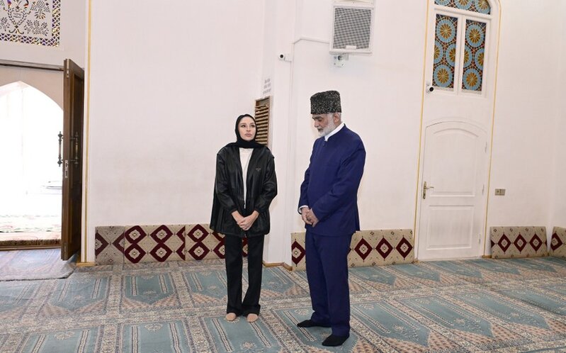 Mehriban Əliyeva ilə qızlarına 