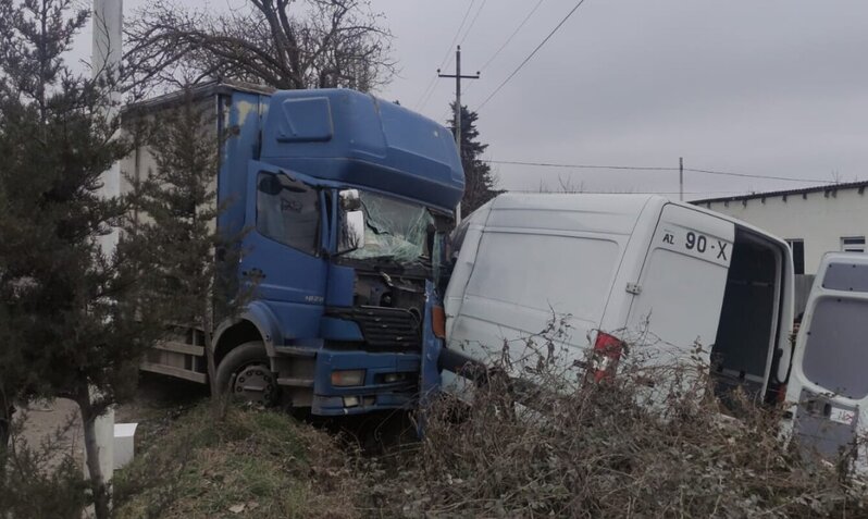 Xaçmazda iki yük avtomobili toqquşdu - Ölən var / YENİLƏNİB